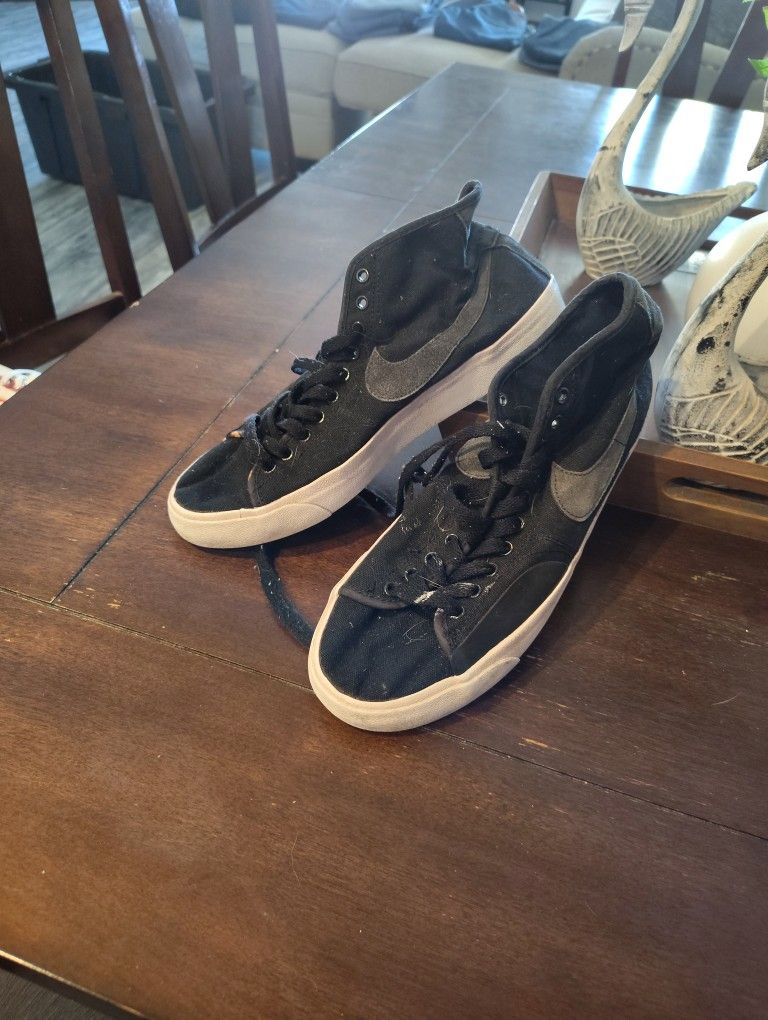 Men's Nike Size 9