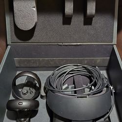 Oculus Rift S PC-Powered VR Gaming Headset - Complete Set