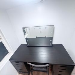 Vanity Desk With Lighting