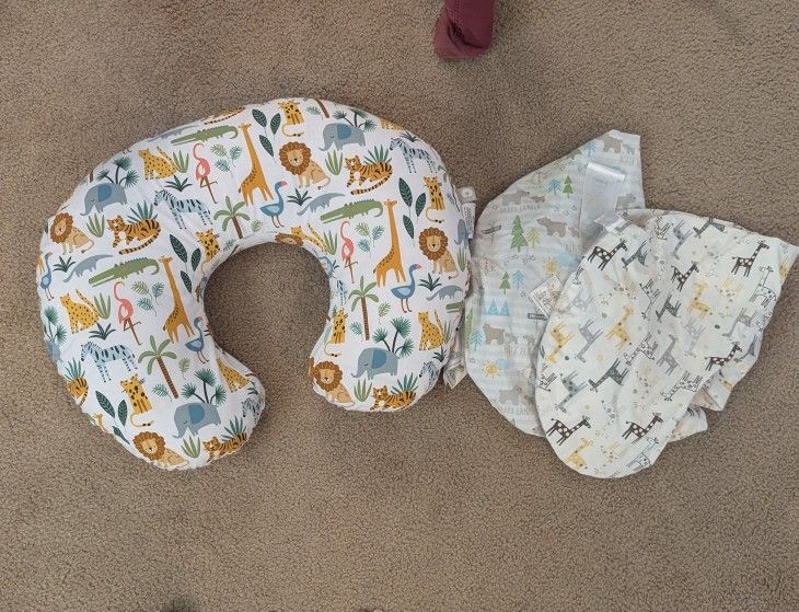 Boppy Nursing Pillow And 2 Extra Pillow Cases