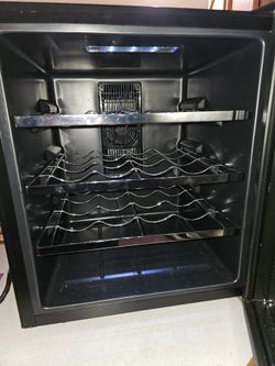 16 Bottle Wine Enthusiast Refrigerator