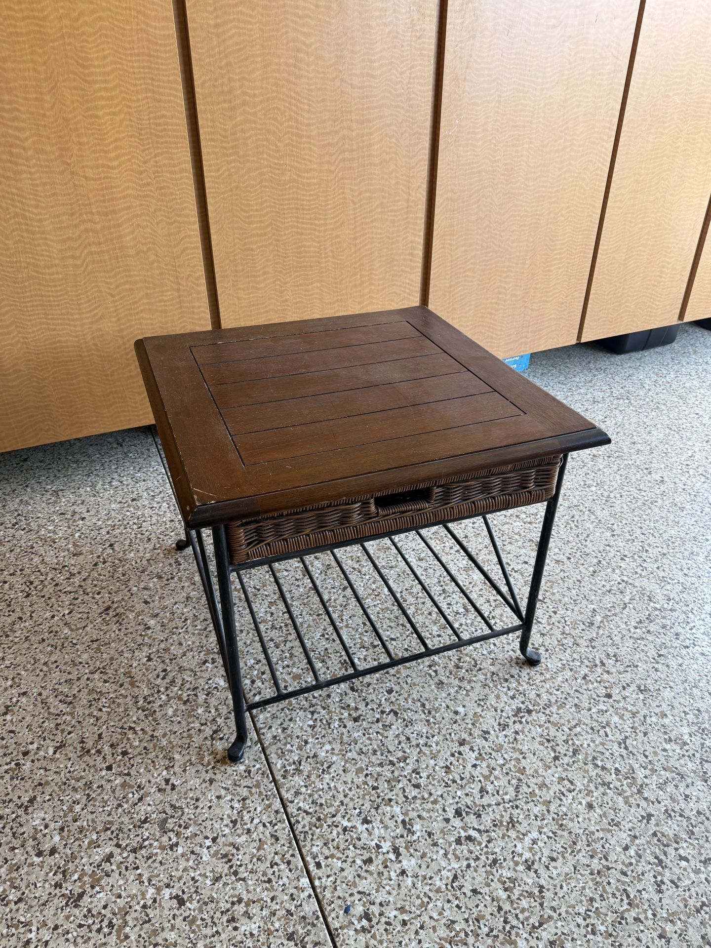 End Table/Nightstand With Pull Out Drawers