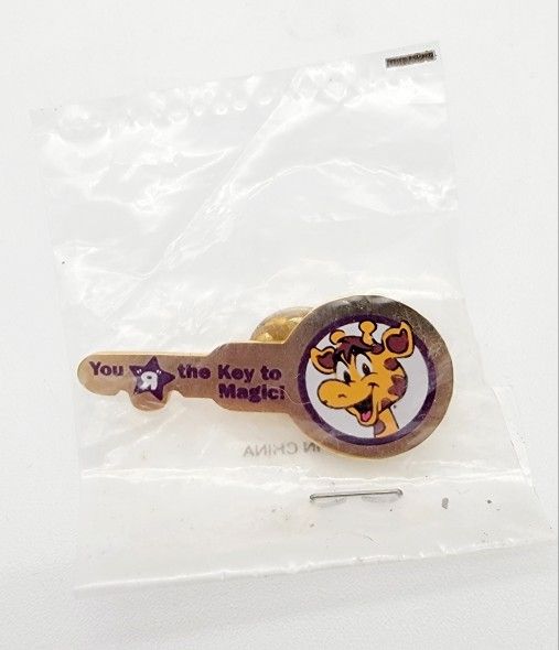 Geoffrey Giraffe Gold Team Member Key 'You "R" The Key To Magic Pin' New & RARE