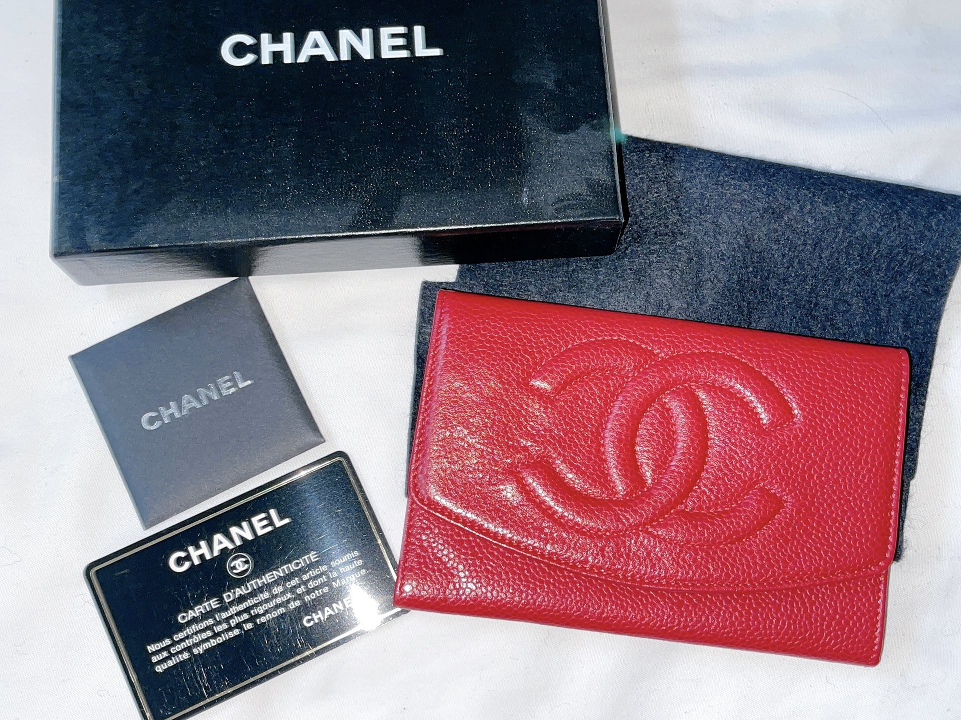 💯 Authentic CHANEL Wallet In Red