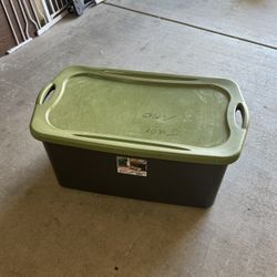 Sterilite 30 Gallon Storage Container 