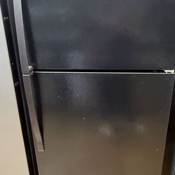 Whirlpool Refrigerator Apartment size 28” wide