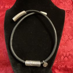 Leather Choker With Silver Stainless Steel Pendant And Magnetic Closure (IT’S A WRAP)