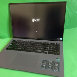 LG Gram 17” (2022) i7 12th Generation 16GB 512GB super light powerful Premium laptop (Evo certified)