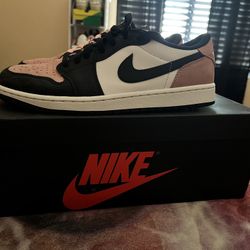 Air Jordan 1 Retro Low OG 10.5 Men black and Coral