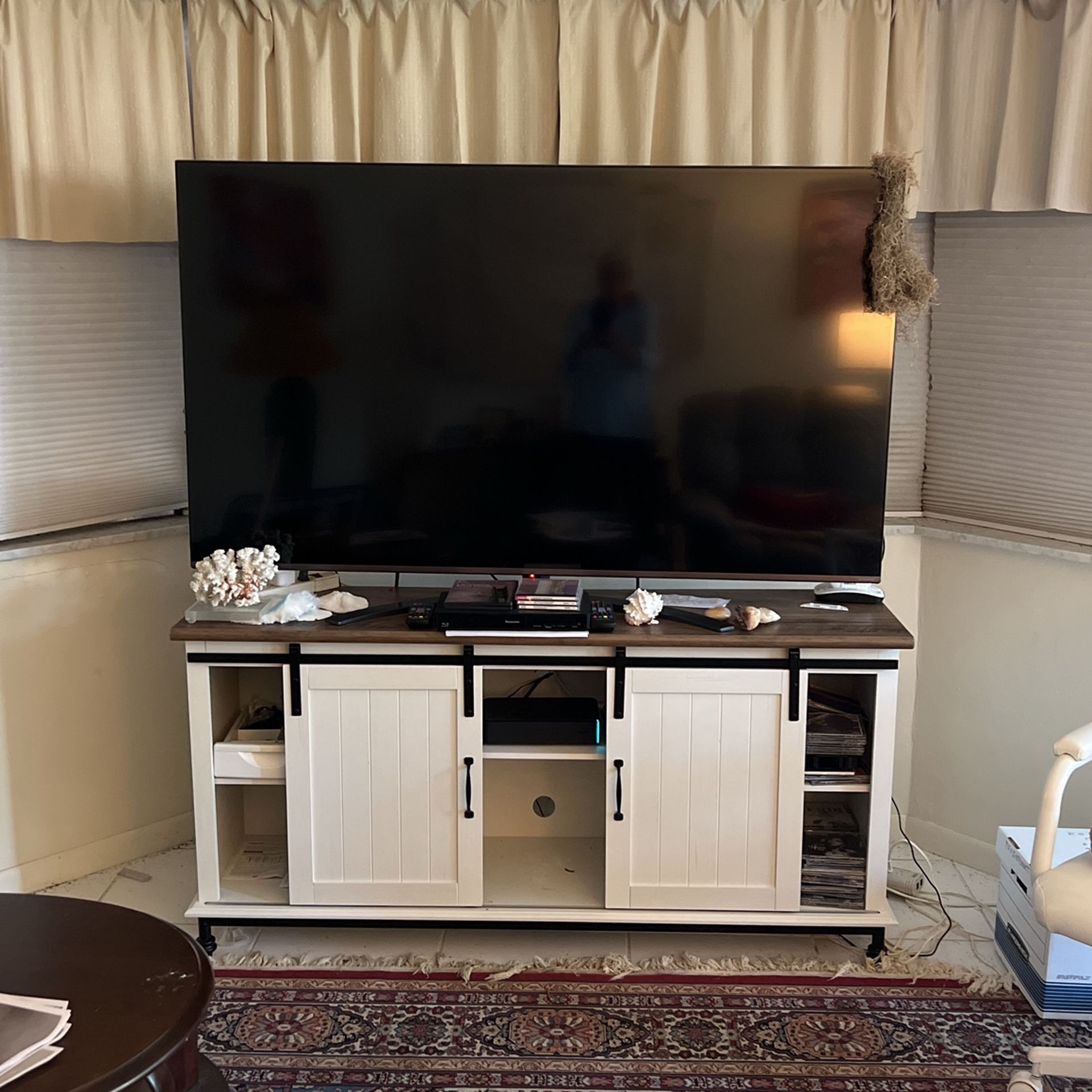 Tv Credenza 3 Yrs Old