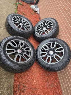 2021 Gmc 20"  At4  wheels , all terrain Tires