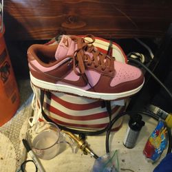 Size 6 1/2 Dunk Low Nike Womens