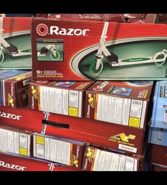Brand New ( Set Of 2) Razor A2 Scooter Black