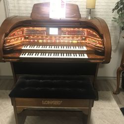 Lowrey Organ 