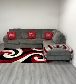 Beautiful Altari 2-Piece Gray Sectional Sofa with chaise. Like new !! Delivery available for an additional cost.