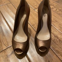Gucci Women Pumps Size 8, Heels 5 Inches