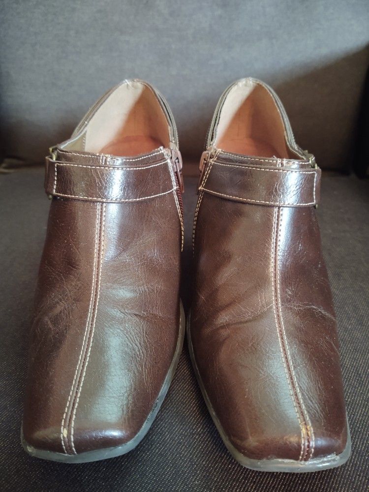 ***WOMEN’S BROWN LEATHER BOOTIES***