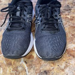 Womans 8.5 Asics Sneaker 