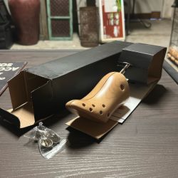 Brand New Foot Fitter High Heel Stretcher Large 