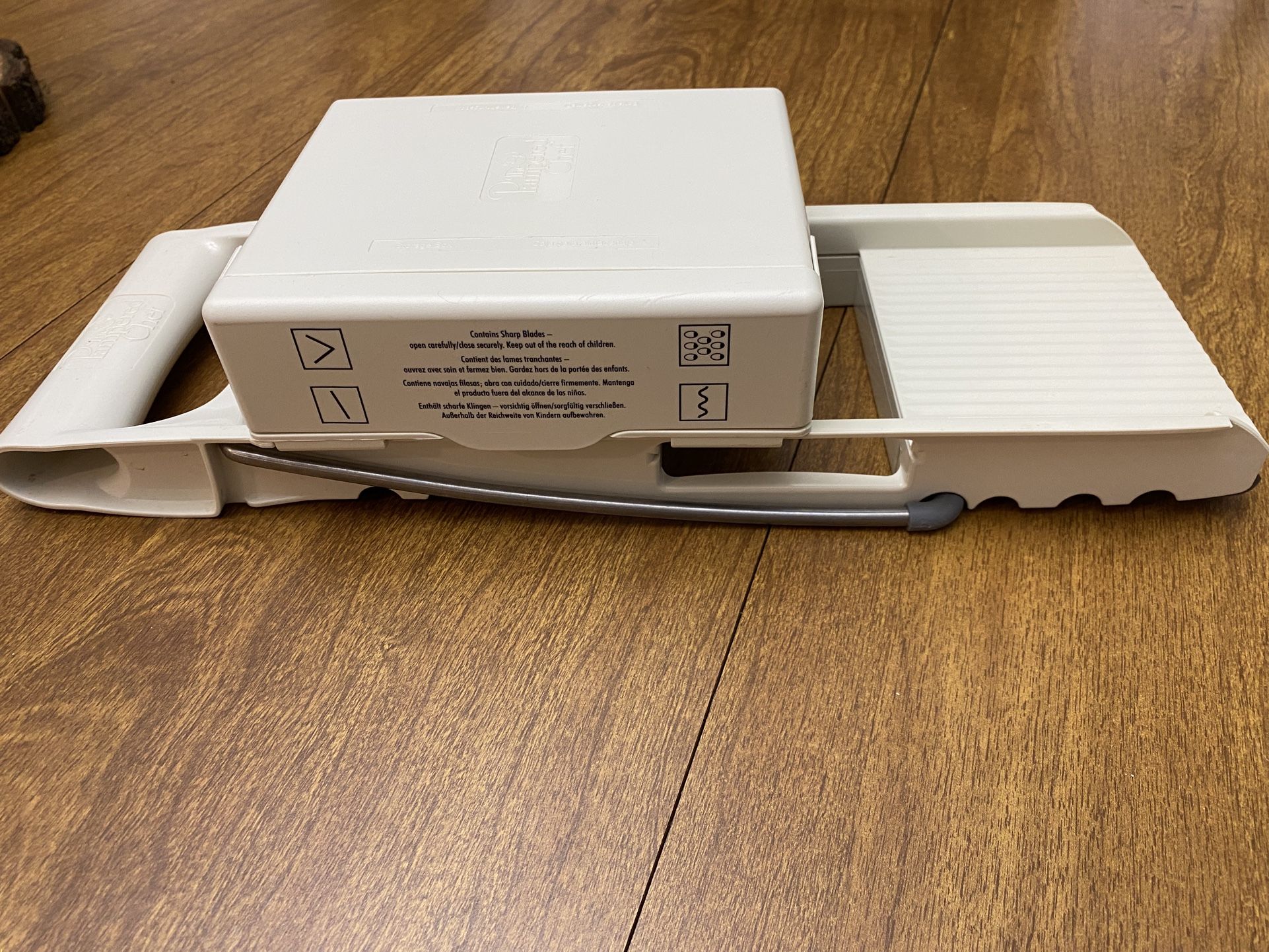 Pampered Chef mandolin slicer model 1087