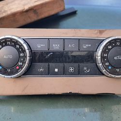 Mercedes-Benz OEM Digital Climate Controls Panel