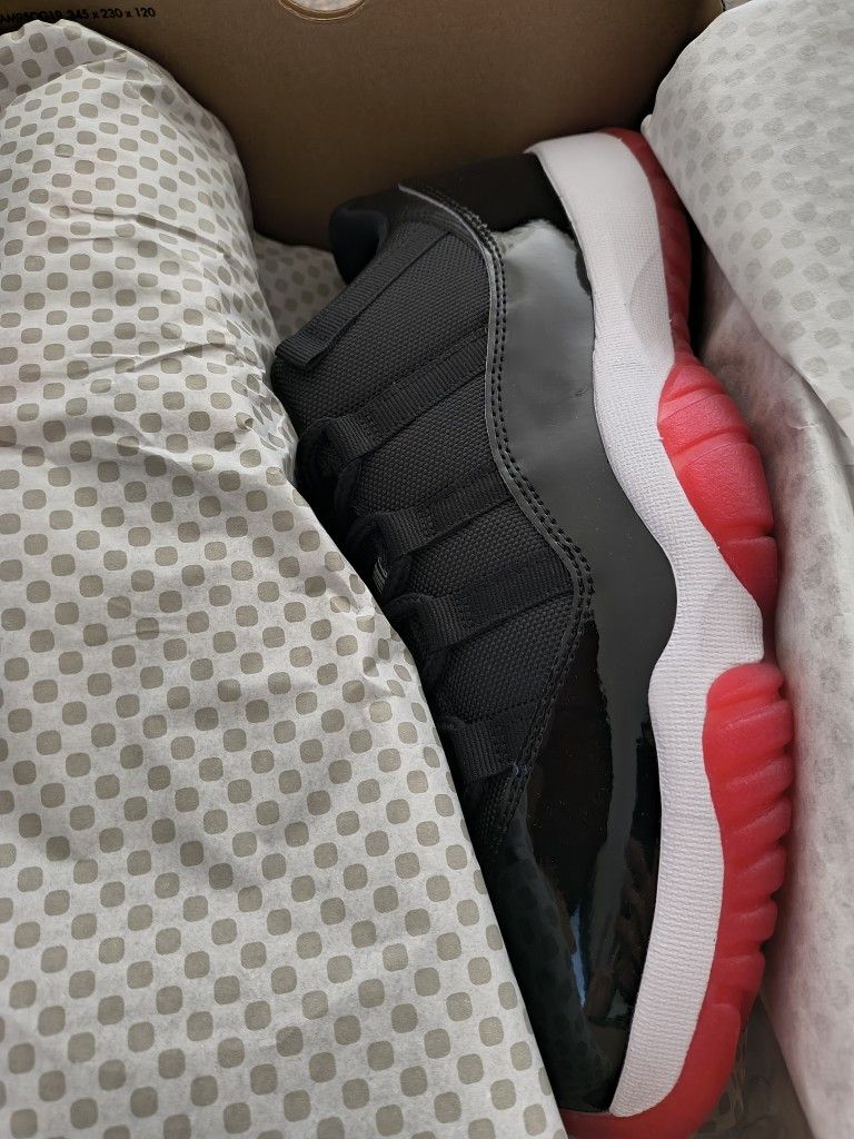 Jordan 11 Low Bred size 9,9.5,10,10.5,11,12