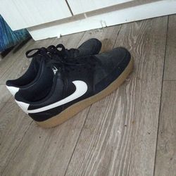 9.5 Nikes