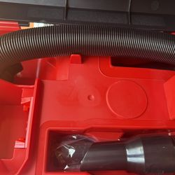 Milwaukee Vacuum  2 gallons