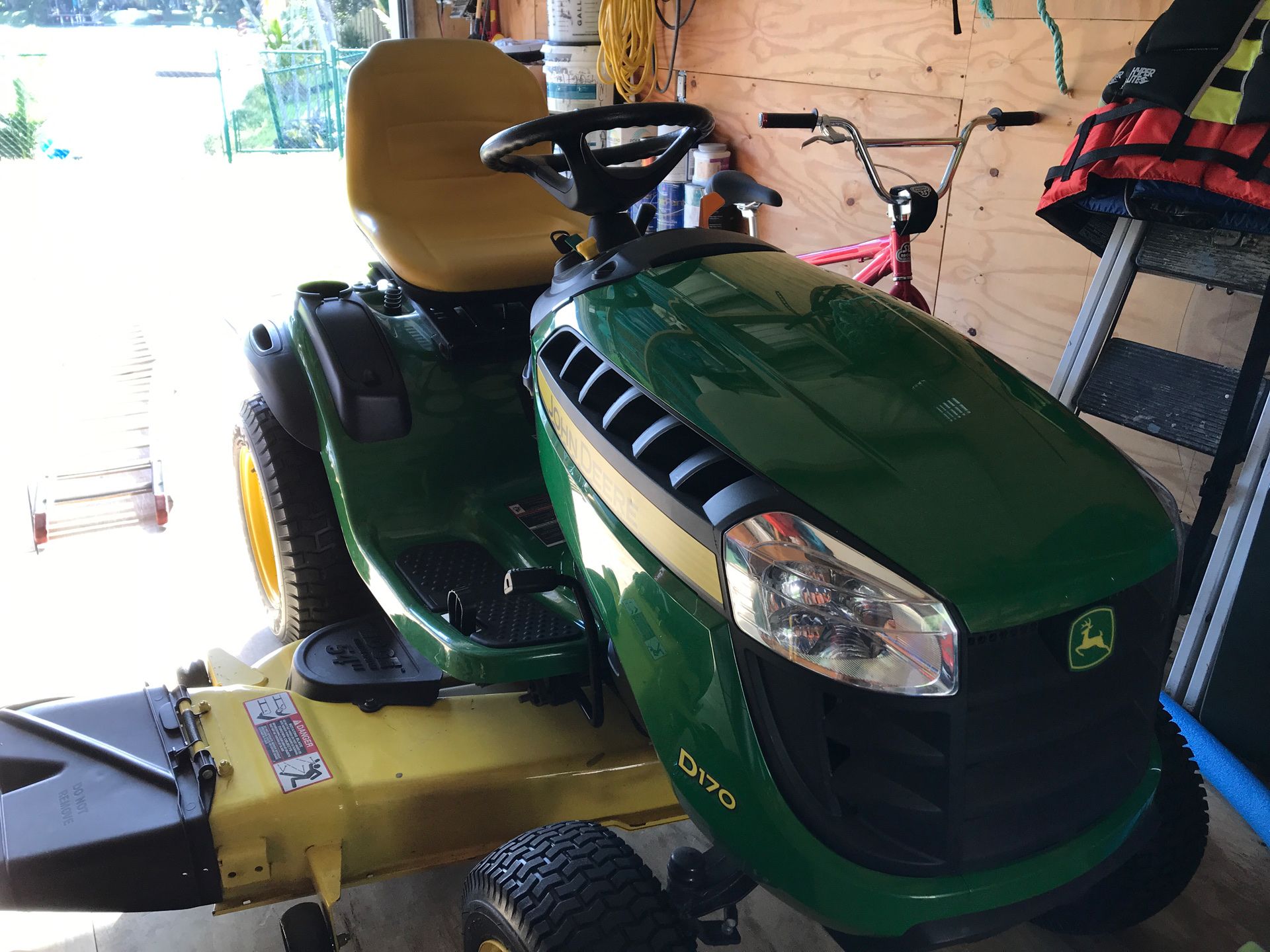 John Deere 54 inch cut D170 tractor/riding lawnmower