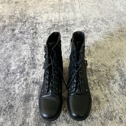 Women’s Boots Size 9 1/2