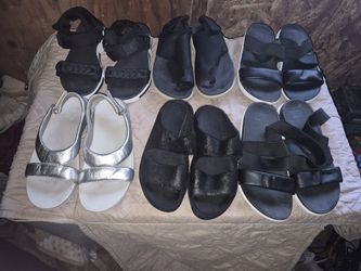 6 Pair Of Size 7 Fitflop Sandals
