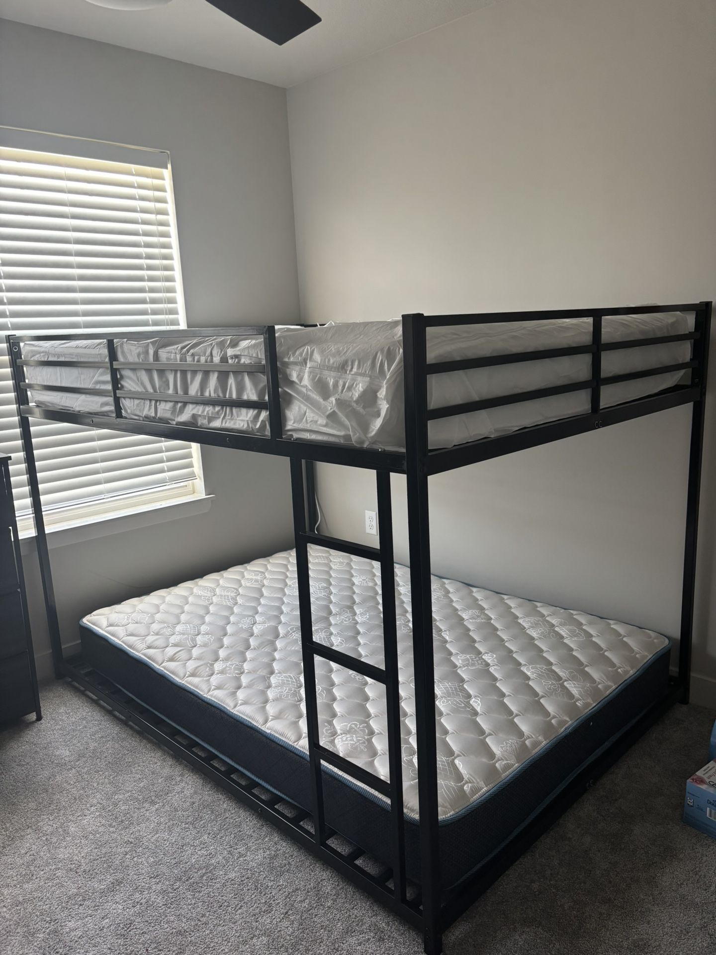 Full Over Full Bunkbed w Beds