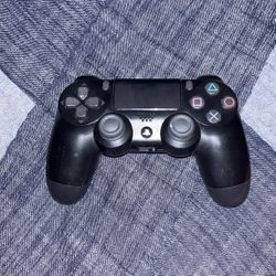PlayStation 4 black Controller 