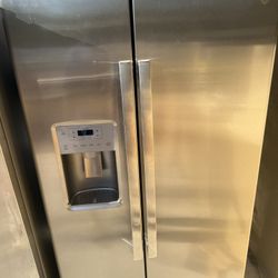GE Stainless Steel Side By Side Refrigerator