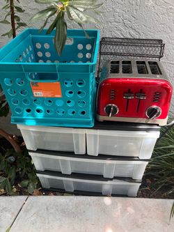 🏡 Downsizing Sale – Toaster & Storage Items