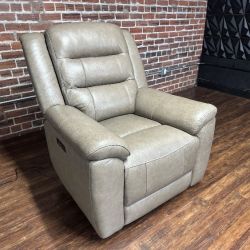 Delivery Available New Mason leather power recliner w power headrest retails 700
