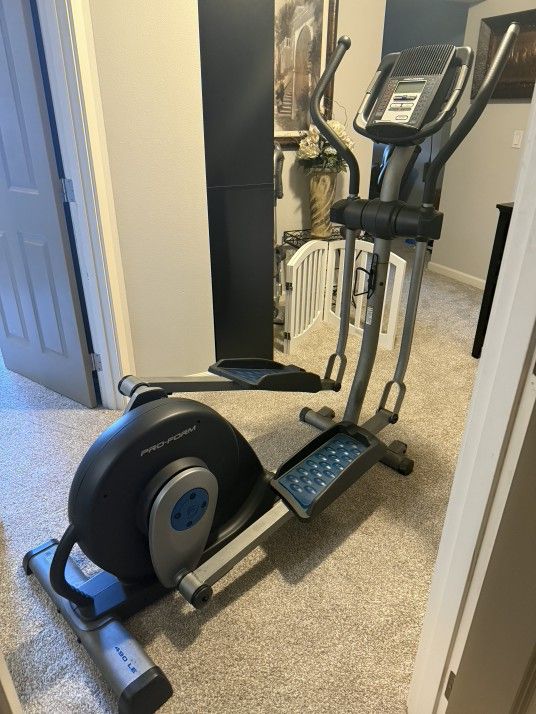 Pro Form 490 LE Eliptical