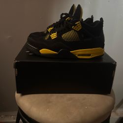 Jordan 4 Thunders Size 11