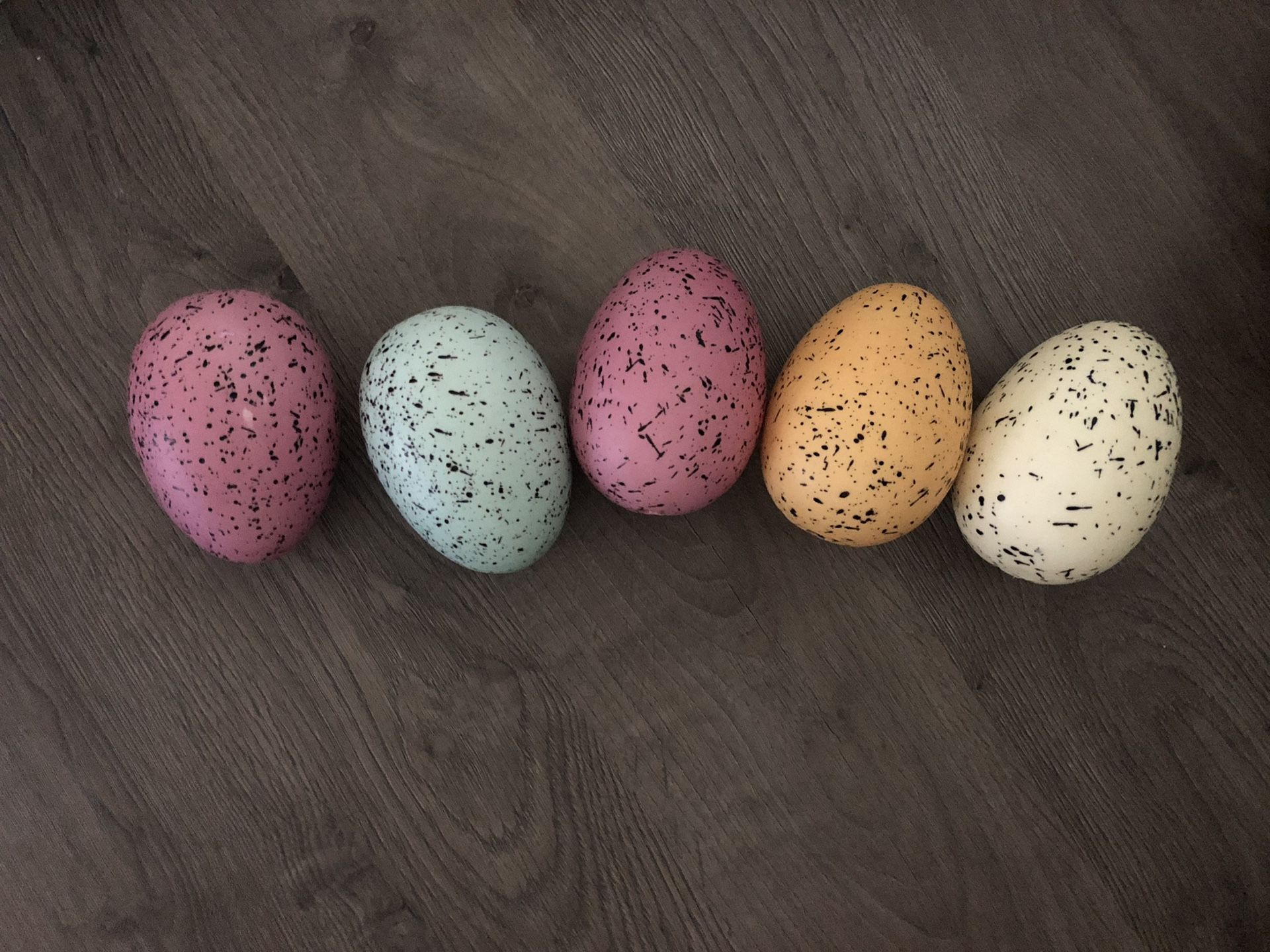 Large sized beautiful Easter eggs x 5 - size 6” x 5”