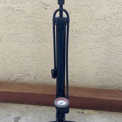 Bicycle floor pump