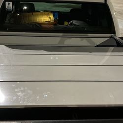 Peragon Artic White Truck Bed Cover
