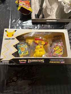 Pokemon TCG Premium Figure Collection