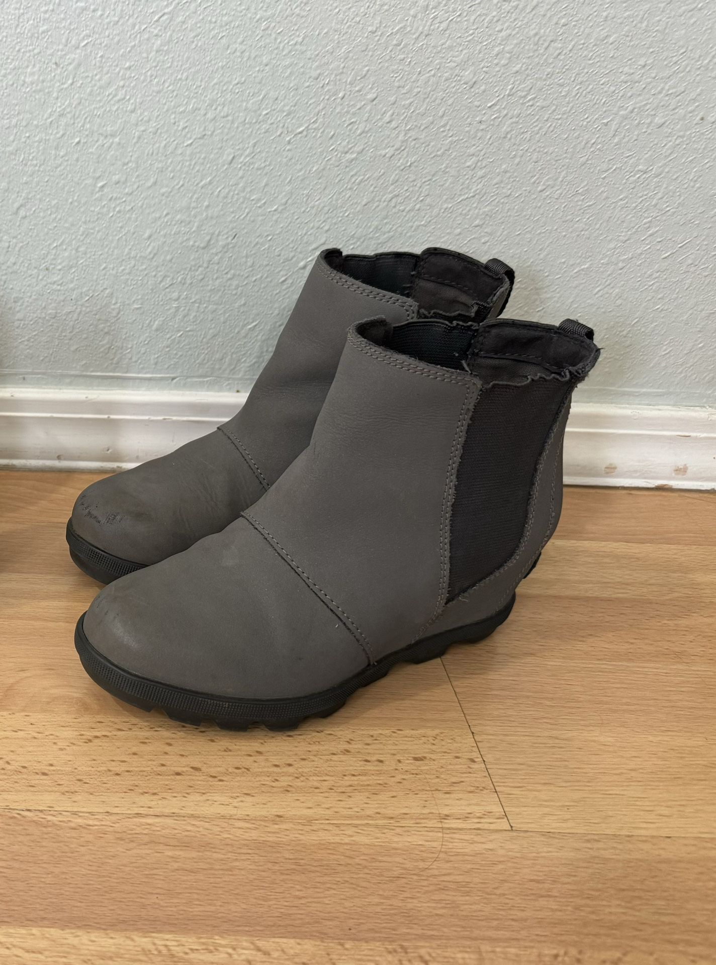 Girls Sorel Joan of Arc wedge ankle boots, size 2- in EUC!