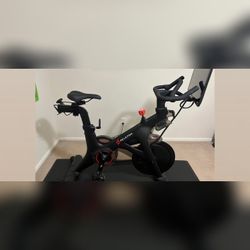 Peloton Bike, Includes Shoes - Excellent - 2024 - Wyomissing, PA