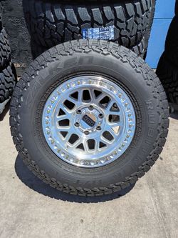 17inch KMC 6x139.7 on used tires 285 70 17 Falken All terrain 💯✅‼️