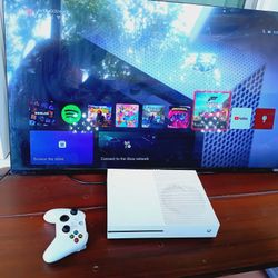  32” TV and Xbox Series 