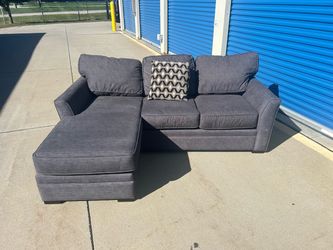 DELIVERY AVAILABLE πππ Almost new 2 piece reversible sectional