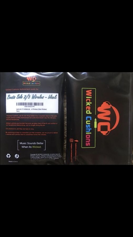 Beats Solo’s 2/3 Ear Cushions.