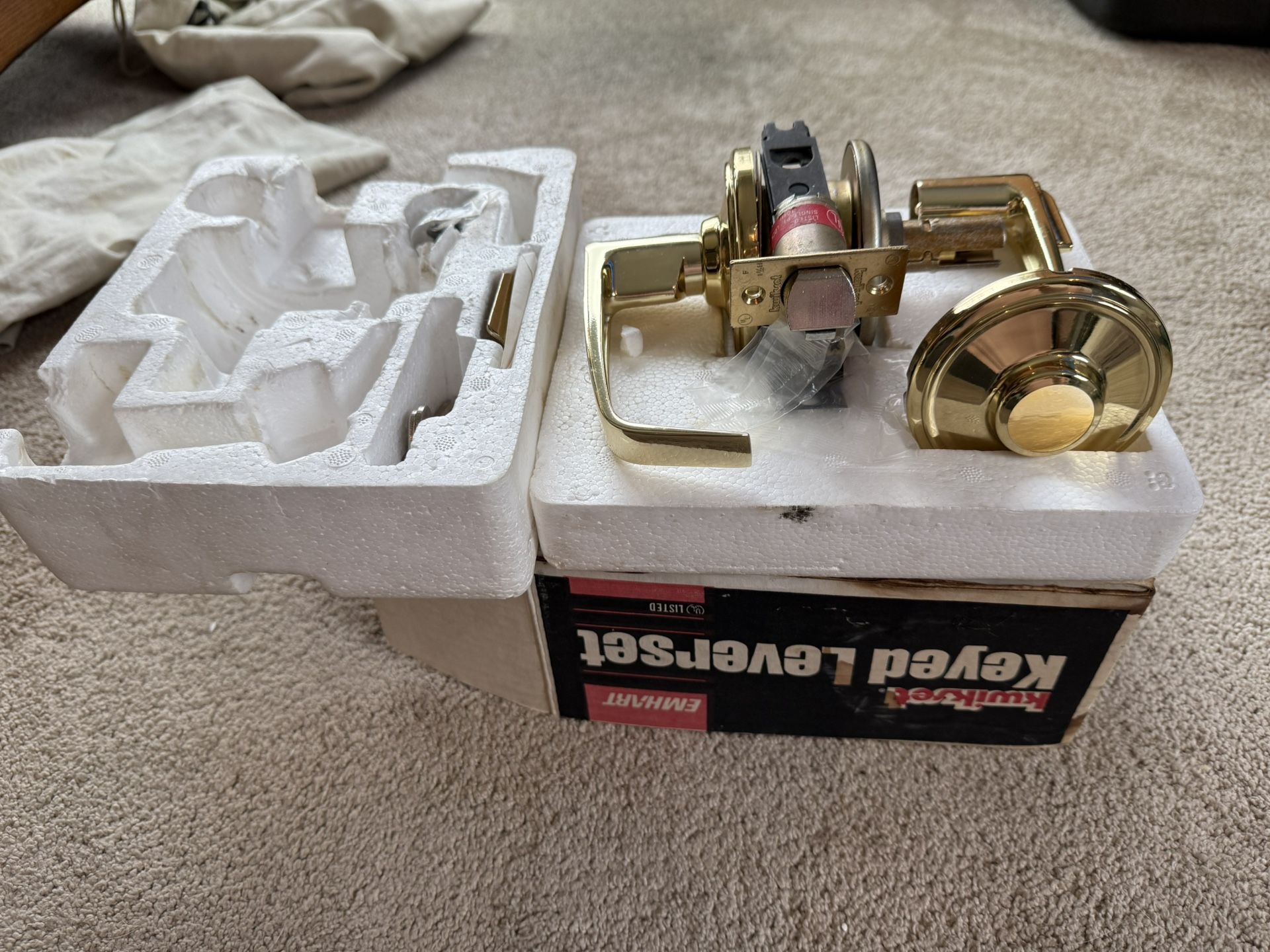 Kwikset Keyed Entry Lever Door Handle Set – Polished Brass – NEW