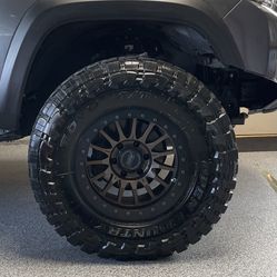 35x12.50R17 Toyo Open Country MT Tires 